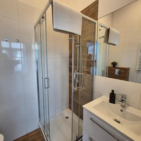 Hotel apartamentowy Five Piotrkowska 28 *