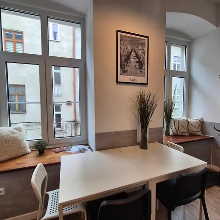 Five Piotrkowska 28 מלון דירות *